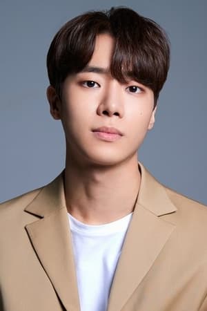秋英宇